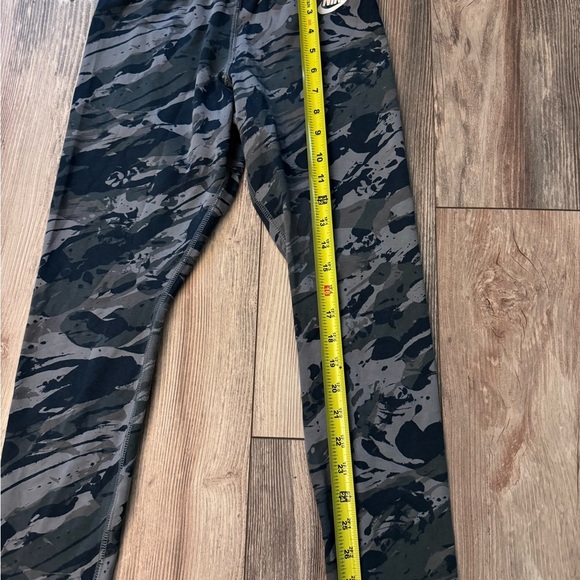 Nike Women's Small Just Do It Athletic Leggings Gray/Green Camo - Picture 2 of 7